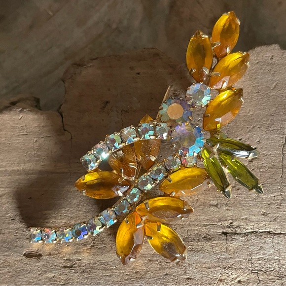 Juliana D&E Floral Brooch Yellow, Peridot & Aurora Borealis Rhinestone - Picture 1 of 13